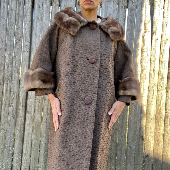 Vintage 1960s Wool Coat Scalloped Fur Trim Large B