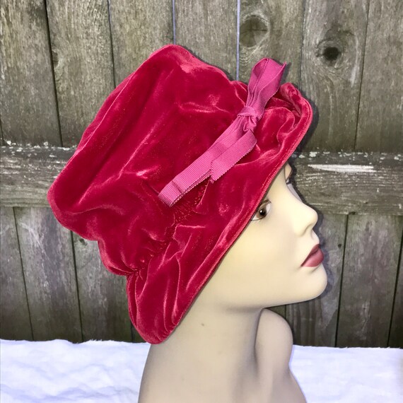 Vintage Hat 1960s Raspberry Maroon Velvet Slouch … - image 2