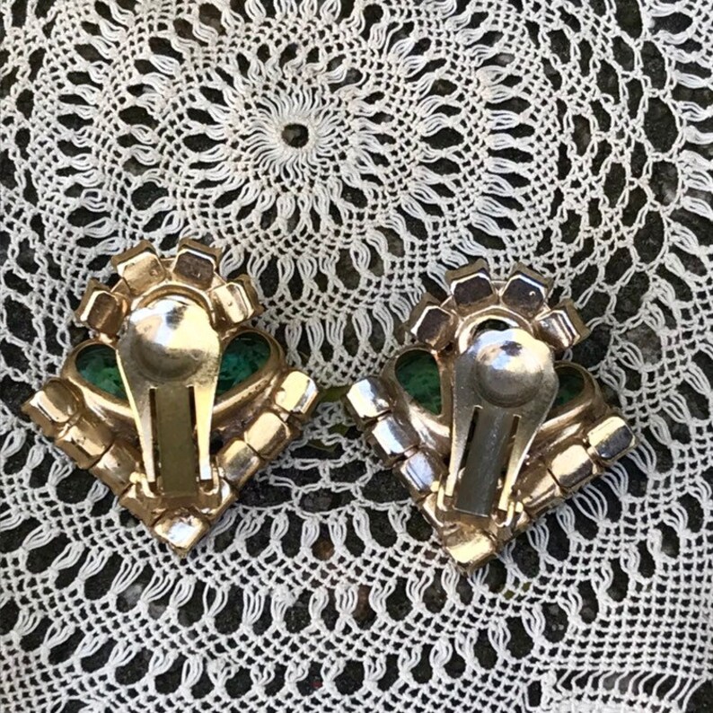 Vintage Green Rhinestone Costume Set Pin Brooch Clip-On Earrings Unsigned Goldtone