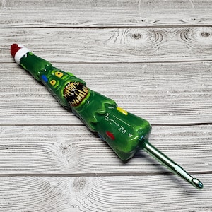 Monster Christmas Tree Crochet Hook: Ergonomic Hand-Painted Resin
