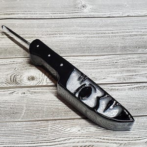 Horror Knife Crochet Hook: Ergonomic Resin Handle, Michael Myers Inspired