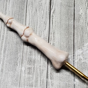 Ergonomic Crochet Hook, Skeleton Crochet Hook, Nerdy Crochet Hook, Skeleton Fingers, Skulls, Bones, Goth Crochet Hook, Finger Crochet Hook,