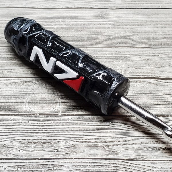 Ergonomic Crochet Hook, Mass Effect Inspired, N7 Crochet Hook, Commander Shepard, Gamer, Video Game Crochet Hook, Nerdy Crochet Hook,