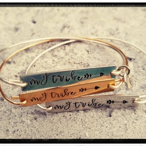 Min Stam | Stämplade Bar Charm-trådarmband Silver Tenn/NuGuld | Första alternativet | Välj armbandsdesign | Älskar min stam | Brudtärnepresent bild 5
