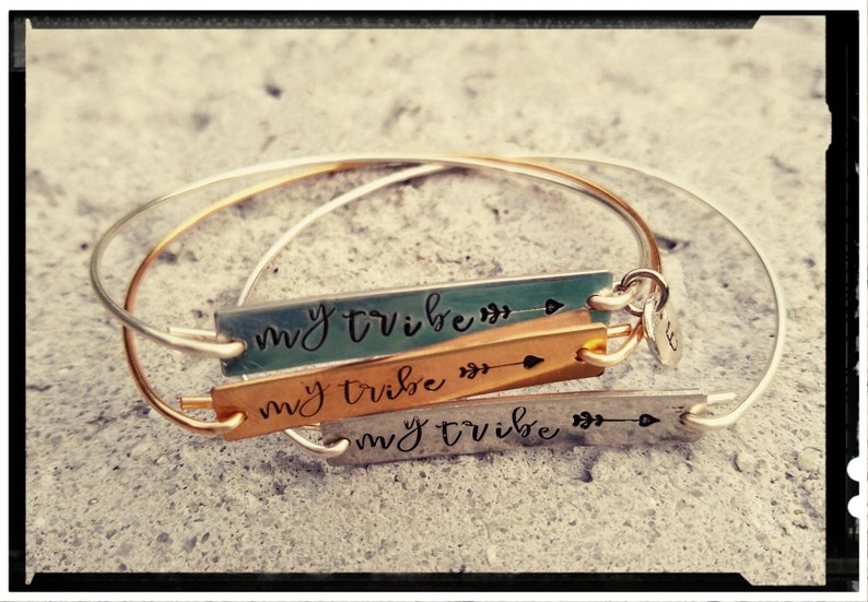 Min Stam | Stämplade Bar Charm-trådarmband Silver Tenn/NuGuld | Första alternativet | Välj armbandsdesign | Älskar min stam | Brudtärnepresent bild 5