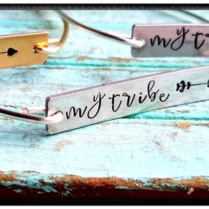 Min Stam | Stämplade Bar Charm-trådarmband Silver Tenn/NuGuld | Första alternativet | Välj armbandsdesign | Älskar min stam | Brudtärnepresent bild 6