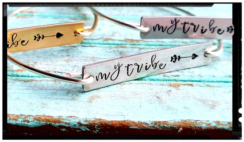 Min Stam | Stämplade Bar Charm-trådarmband Silver Tenn/NuGuld | Första alternativet | Välj armbandsdesign | Älskar min stam | Brudtärnepresent bild 6