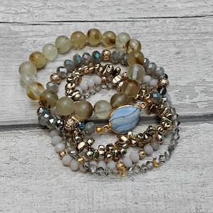 Boho Stack • 5er Set Perlen Stretch Armbänder • Natürlicher Quarzstein | Böhmische Glasperlen | Gold Lavastein | Roher Mineralkristall | GESCHENK