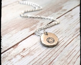 Colar com pingente de estanho da sobriedade • Disco de estanho rústico estampado à mão de 1/2" | Corrente de aço inoxidável | Unissex/Presente/Ele ou Ela