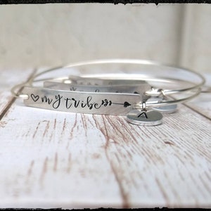 Min Stam | Stämplade Bar Charm-trådarmband Silver Tenn/NuGuld | Första alternativet | Välj armbandsdesign | Älskar min stam | Brudtärnepresent bild 7