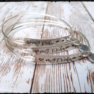 Min Stam | Stämplade Bar Charm-trådarmband Silver Tenn/NuGuld | Första alternativet | Välj armbandsdesign | Älskar min stam | Brudtärnepresent bild 4