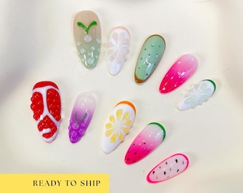 Unghie finte con frutta colorata, unghie con frutta, unghie finte 3D, unghie carine, unghie kawaii, unghie finte, unghie estive, unghie in gel, PO091