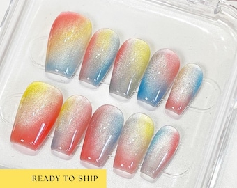 Uñas postizas de arcoíris con efecto ojo de gato, uñas con efecto ombré, uñas con aura, uñas con brillo, uñas de ataúd, uñas postizas cortas, PO009