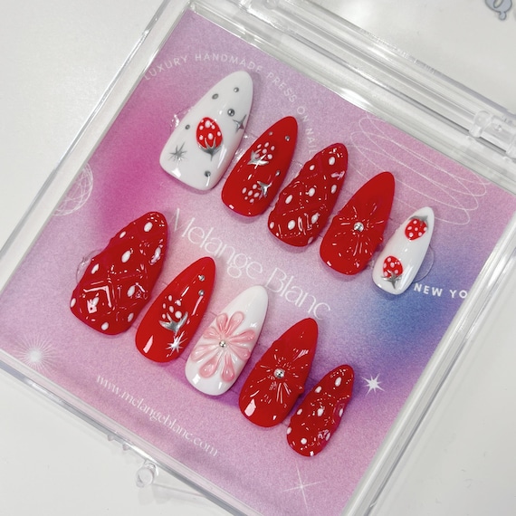 3dネイルパーツ ミニチュア ネイルパーツ お花 いちご バレンタインネイル いちごネイル かわいい 赤いイチゴの花のプレスオンネイル イチゴ