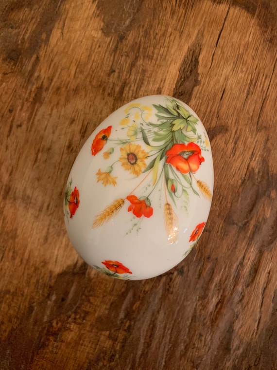 Egg-Shaped Porcelain Trinket Box black Edging German porcelain egg shape trinket box Jewelry Holderdesign JW White with butterfly Motifs