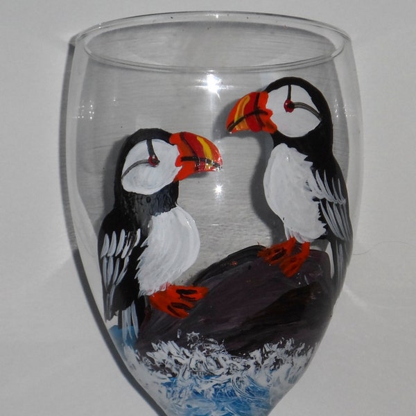 Puffin Wine Glass, puffin art, puffin wine glasses, Maine art, puffin glass, pair of puffins on a sturdy 10.5 oz wine glass
