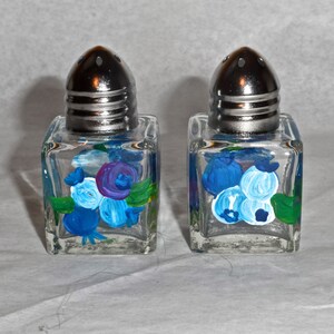 Blueberry Tiny Salt & Pepper, blueberry art, Maine art, blueberry painting, blueberry, blueberry salt shakers, blueberry mini salt shakers