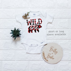 Erster Geburtstag Shirt, Holzfäller Geburtstag, Büffel karierter Geburtstag Body®, Wild One Shirt, erster Geburtstag Junge, Camping Geburtstag, Bär Shirt