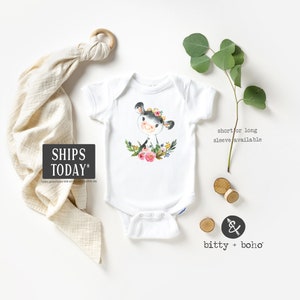 Koe Onesie®, babymeisjeskleding, boerderij onesie, landelijke babymeisjeskleding, schattig babycadeau, babybody met bloemendieren, boerderijkwekerij, babykoe