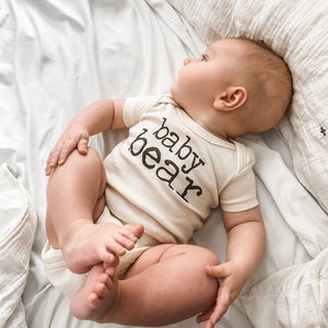 Body de bebé con diseño de oso, ropa de bebé neutra en cuanto al género, body orgánico para bebé, ropa de bebé totalmente natural, ropa de bebé unisex, fabricada en EE. UU.