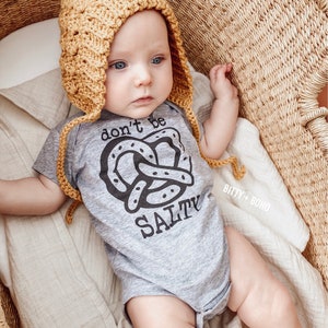 Don&#39;t Be Salty Baby Bodysuit, Funny Baby Shower Gift, Pretzel Shirt, Pretzel bodysuit, Food Baby Bodysuit, Funny Baby Clothes, Gray Bodysuit