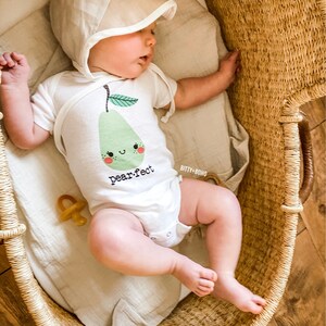 Pearfect Onesie®, Fruit Onesie, Hipster Baby Bodysuit, Funny Baby Onesies, Pear Onesie, Cute Baby Gift, Food Onesie, Farmer&#39;s Market Onesie