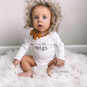 Body de bebé personalizado, body con inicial personalizado, regalo personalizado para bebé, body con nombre, regalo para baby shower, atuendo para llevar a casa. Camiseta con la letra para el nombre