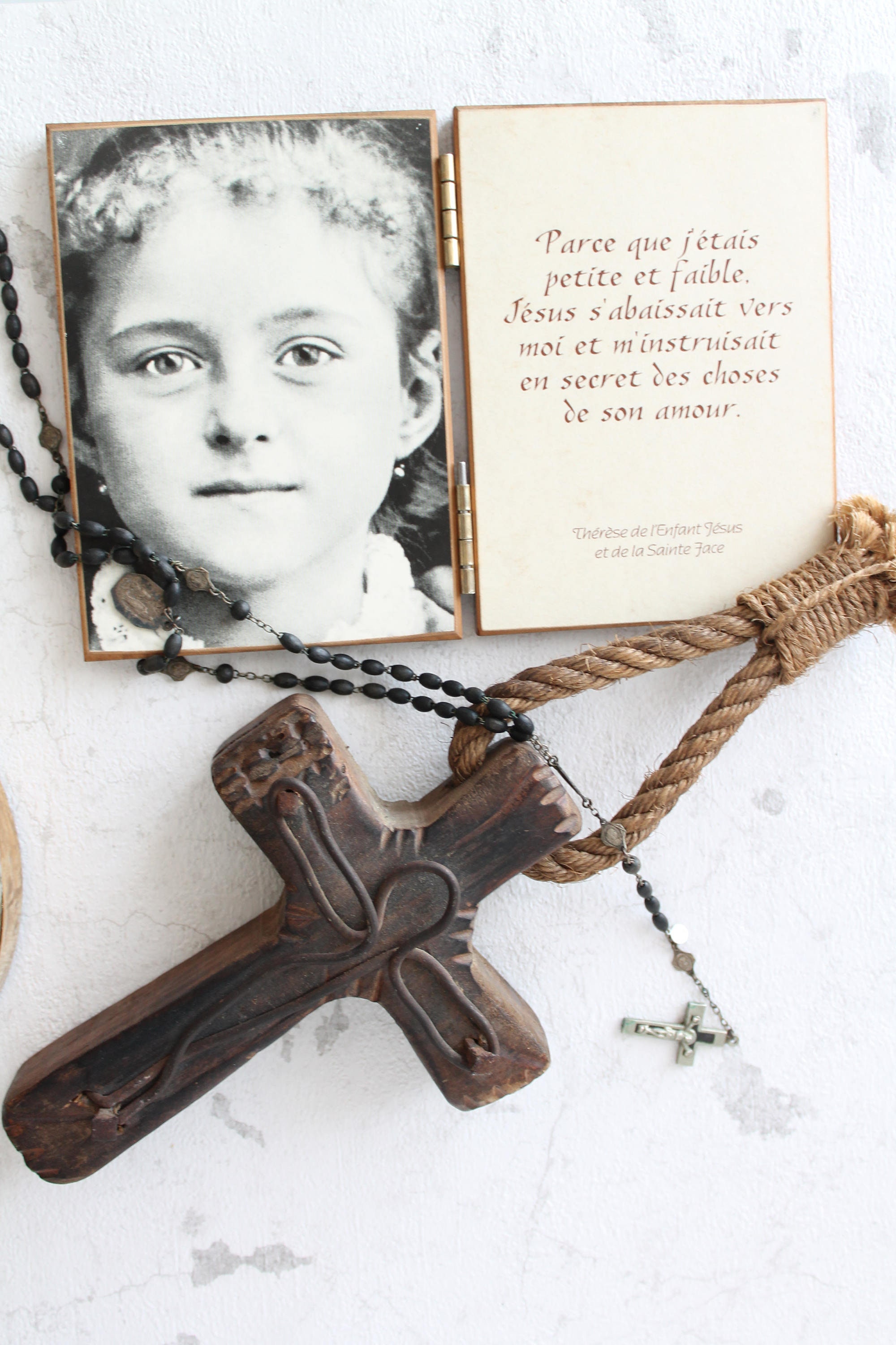 Cadre de Prière, Dyptique Citation, Photo Ancienne, Fillette, Livre en Bois Thérèse L'enfant Jésus,