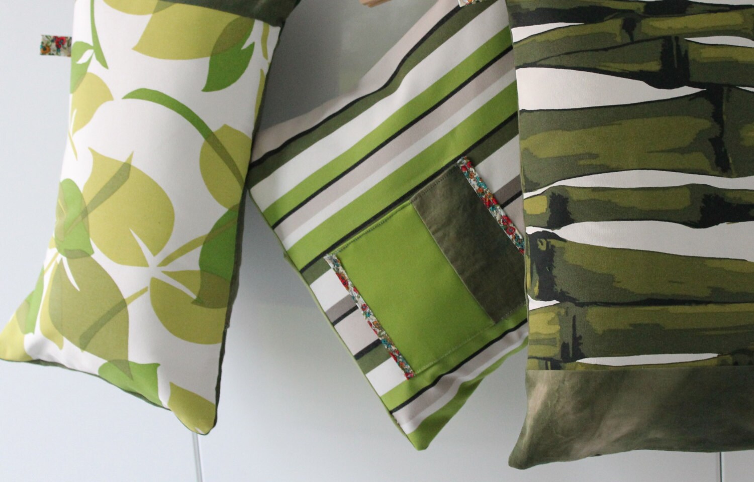 3 Coussins Verts, Tissus d'éditeur, Fabriqués en France Par Mes Soins, Création Unique, Cous150123