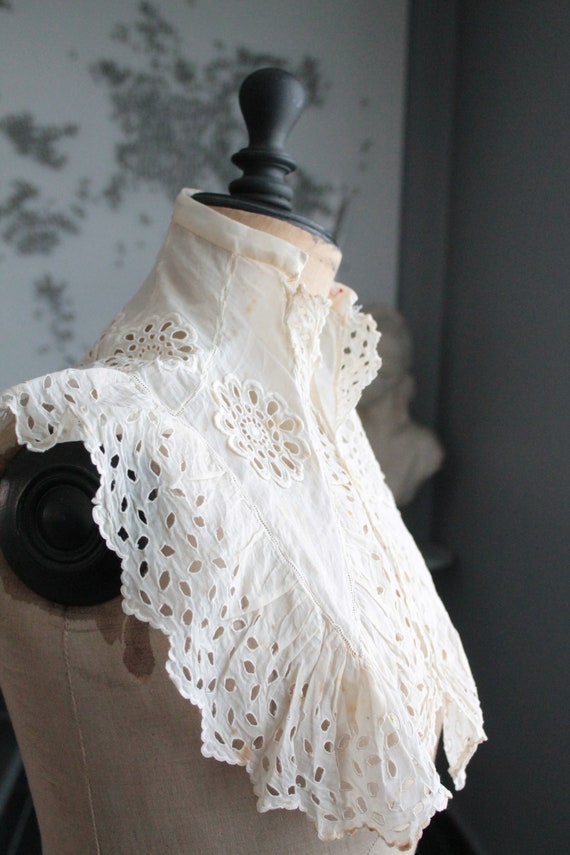 Old French collar, old collar, wedding accessory,