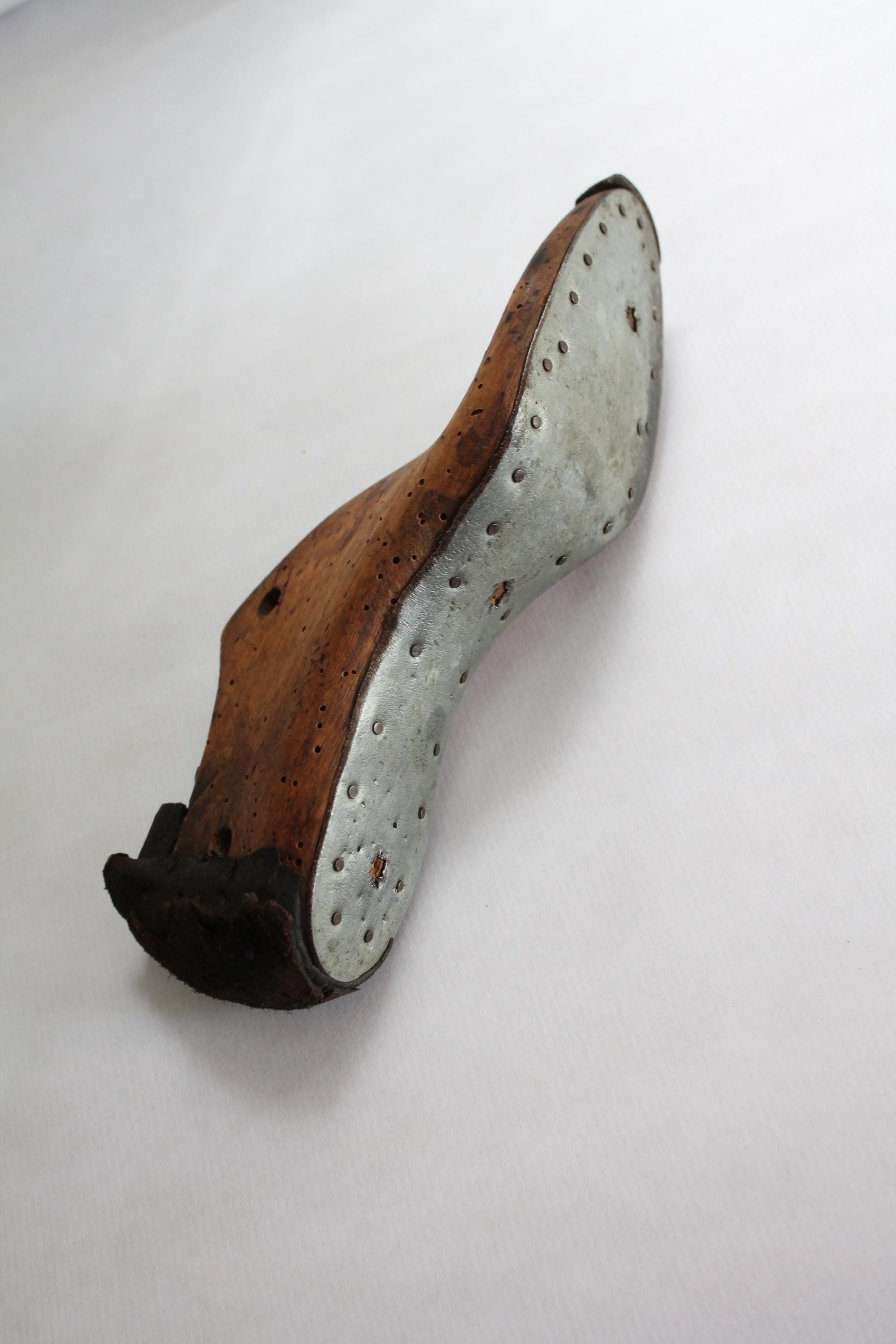 アンティークの木製と金属製の靴職人の足、珍品、貿易品、道具、4976