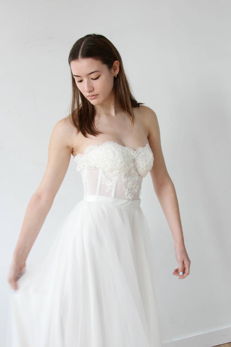 lace bustier wedding dress