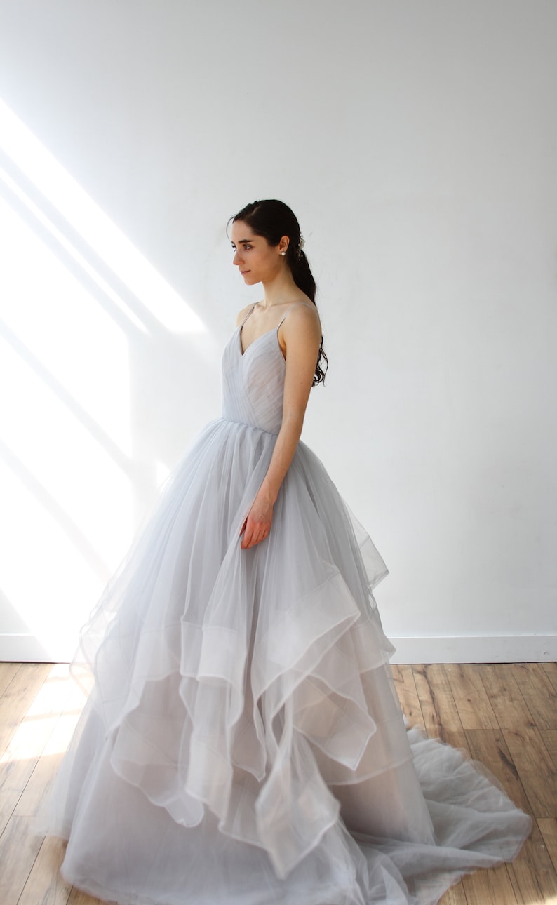 Gray Tulle Layered Horsehair Hem Wedding Dress image 3