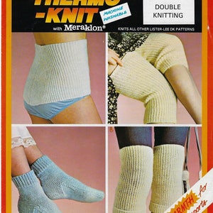 Puede incluir: Un primer plano de un patrón para un calienta rodillas de punto blanco. El patrón se llama "Thermo-Knit" y es lavable a máquina. El patrón es para punto doble y forma parte de la línea de patrones Lister-Lee. El patrón también incluye instrucciones para hacer un calienta cintura de punto blanco. El patrón está etiquetado como "calor extra para deportes al aire libre."