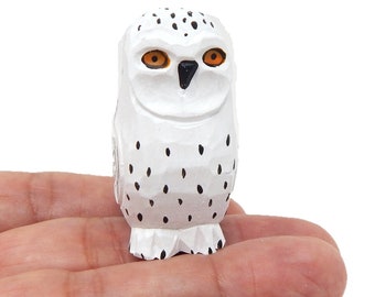 Snowy White Owl Wood Figurine Fake Decoy Miniature Great Spotted Bird Carved Small Animals Collectible Garden Statue