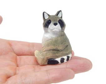 Raccoon Miniature Wooden American Critter Statue Art Garden Mini Carved Ornament Figurine Small Animals