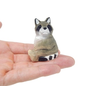 Raccoon Miniature Wooden American Critter Statue Art Garden Mini Carved Ornament Figurine Small Animals