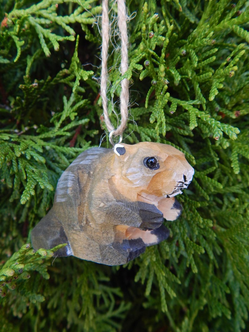 Hand-Carved Wooden Beaver Figurine: Miniature Forest Animal Collectible Decor