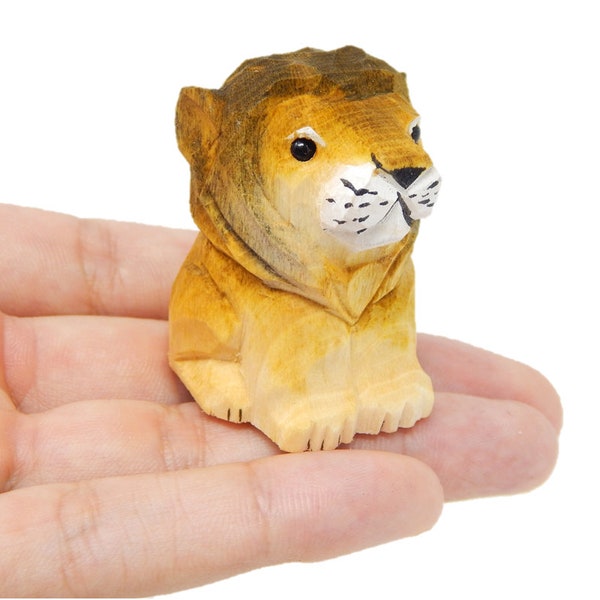 Lion Figurine Wooden Decoration Statue Wall Art Male Mane Big Cat King Feline Miniature Carved Small Animal Collectible