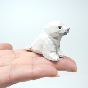 Figura de foca blanca, estatua de cachorro, escultura de animal pequeño, arte para decoración del hogar, madera tallada