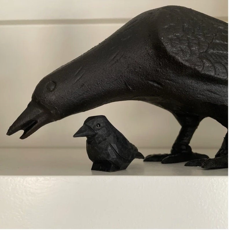 黒いカラスの木製置物 | 手彫りのカラスの鳥の彫刻 - Etsy 日本