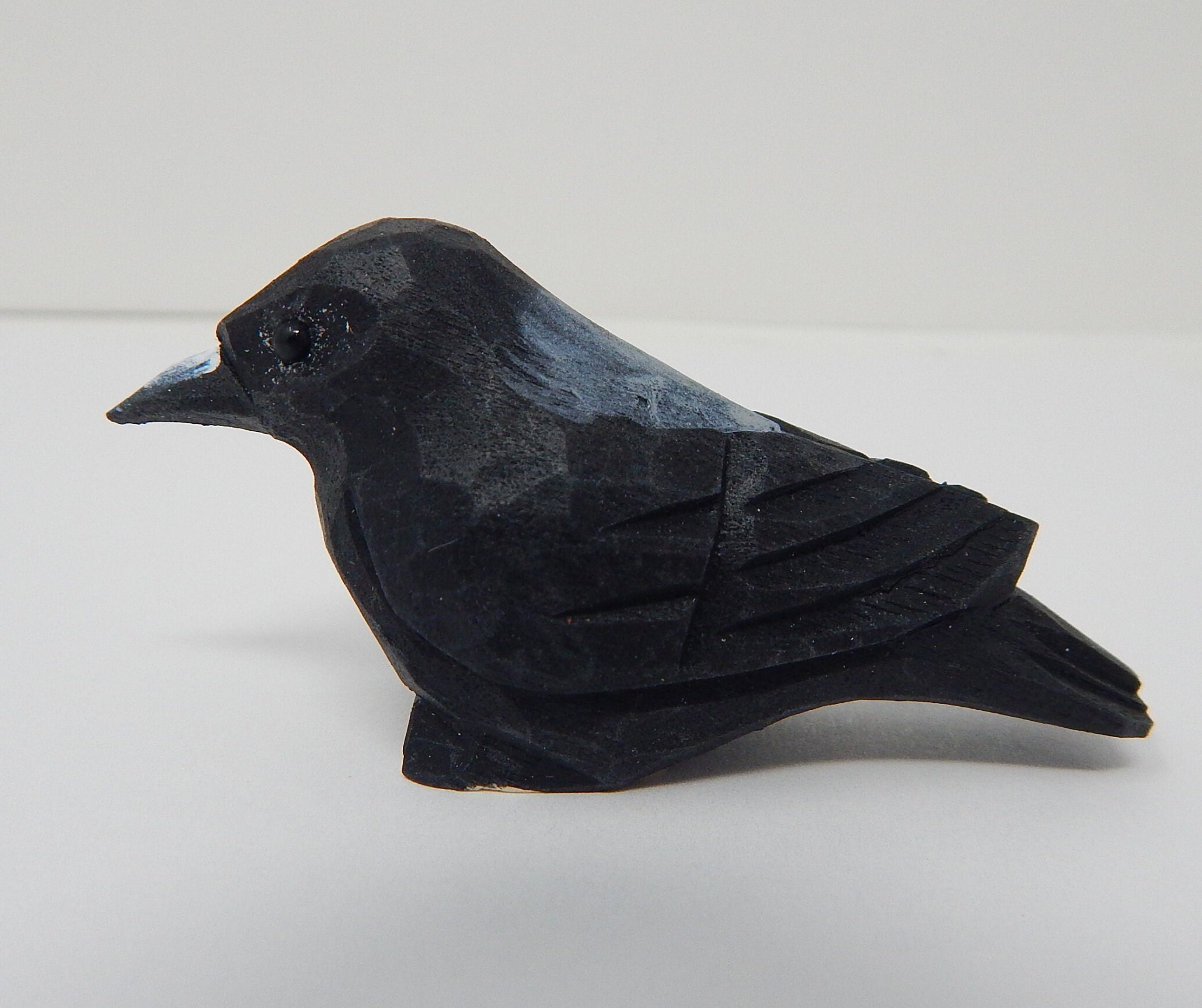 黒いカラスの木製置物 | 手彫りのカラスの鳥の彫刻 - Etsy 日本