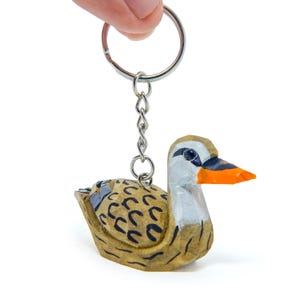 メスのマガモの鳥のキーホルダー リング クリップ チャーム ミニチュア 木製 ミニフィギュア 小動物