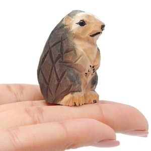 Hedgehog Figurine Statue Garden Decoration Miniature Wood Forest Art Carved Small Animal