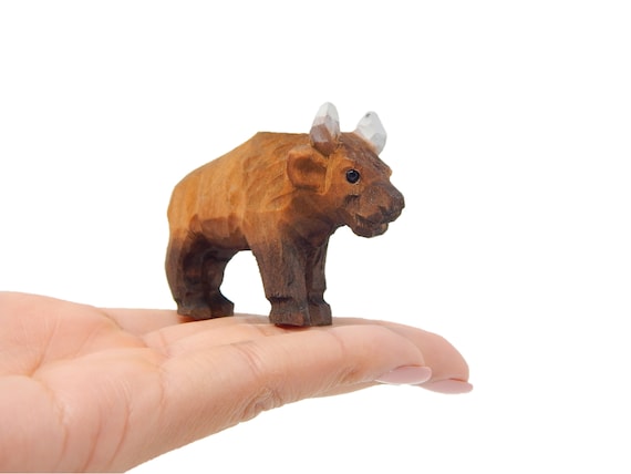 バイソンの木製置物｜手彫りのバッファロー動物彫刻装飾 - Etsy 日本