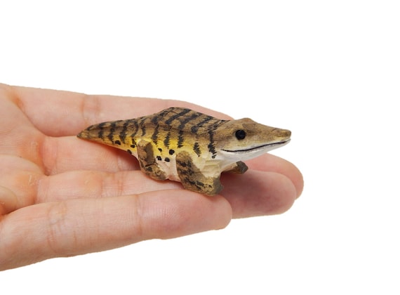 ワニ / アリゲーター 小さな木製置物 ワニ トカゲ 爬虫類 両生類 ワニ / アリゲーター 小さな木製置物 ワニ トカゲ 爬虫類 両生類