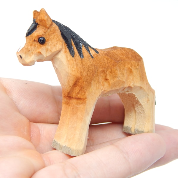 Figurine cheval en bois - petit poney animal de la ferme cadeau fait main art sculpture décoration animaux miniatures fille femmes