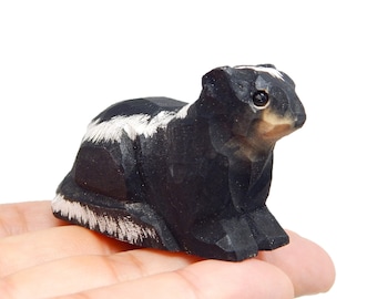 Skunk Figurine Statue Garden Decoration Miniature Wood Forest Art Carved Small Animal