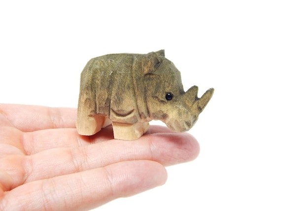 サイの木製置物｜手彫りの野生動物装飾品 - Etsy 日本