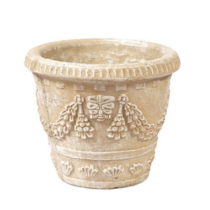 Może przedstawiać: Kremowa ceramiczna doniczka z ozdobnym wzorem przedstawiającym stylizowaną twarz i motywy kwiatowe.